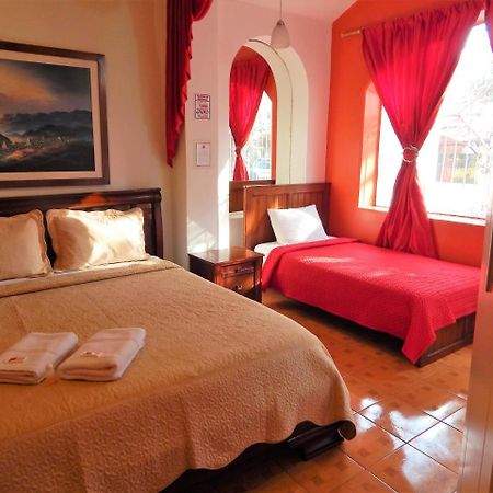 Hostal Imperial Quito Esterno foto