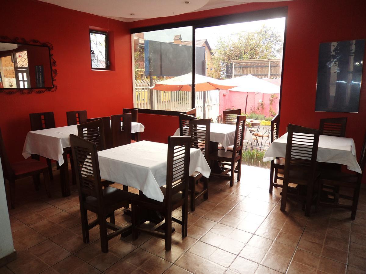 Hostal Imperial Quito Esterno foto
