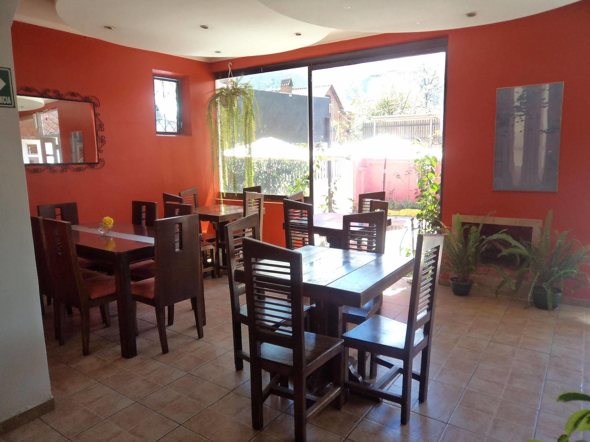 Hostal Imperial Quito Esterno foto