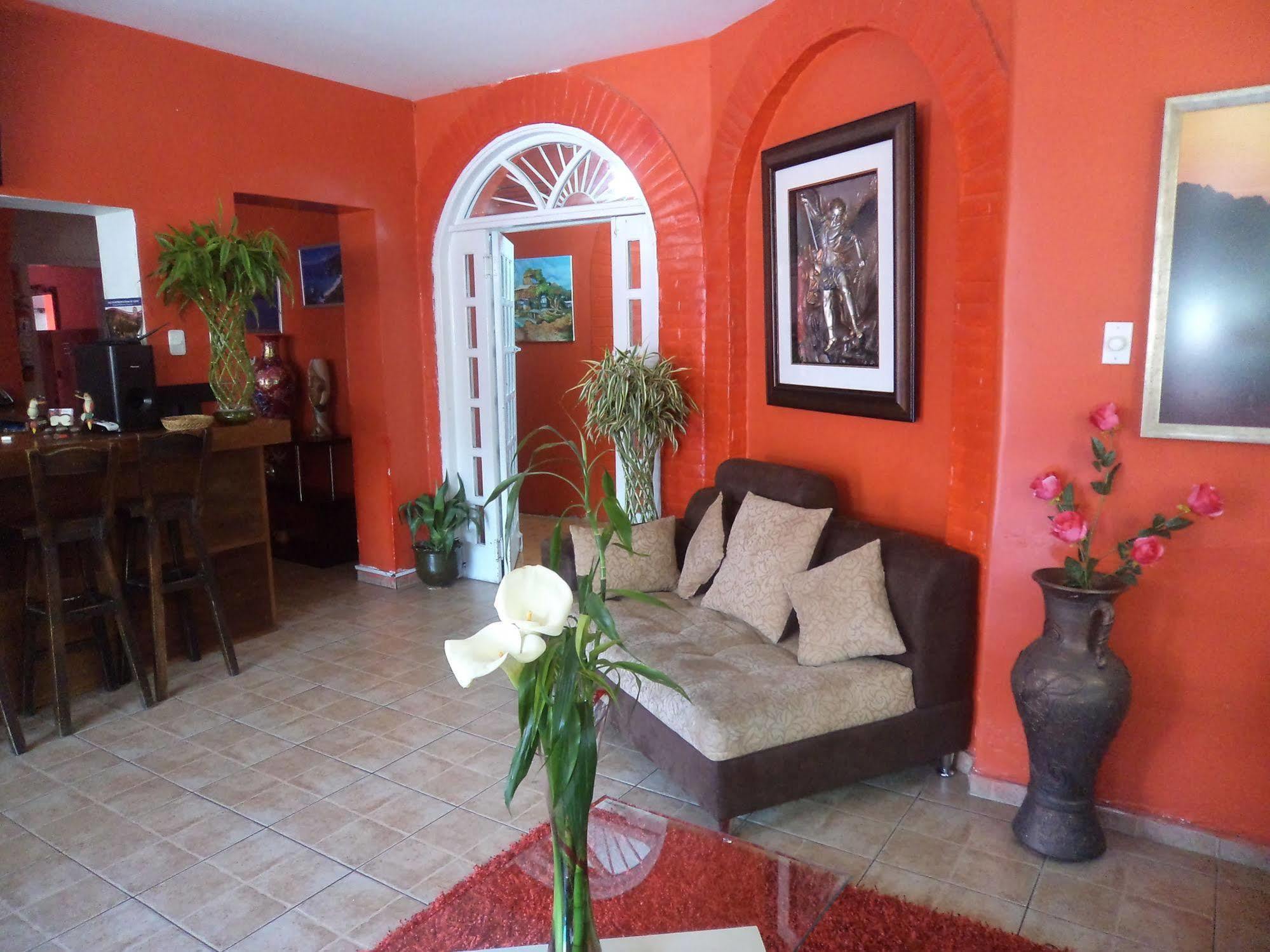 Hostal Imperial Quito Esterno foto