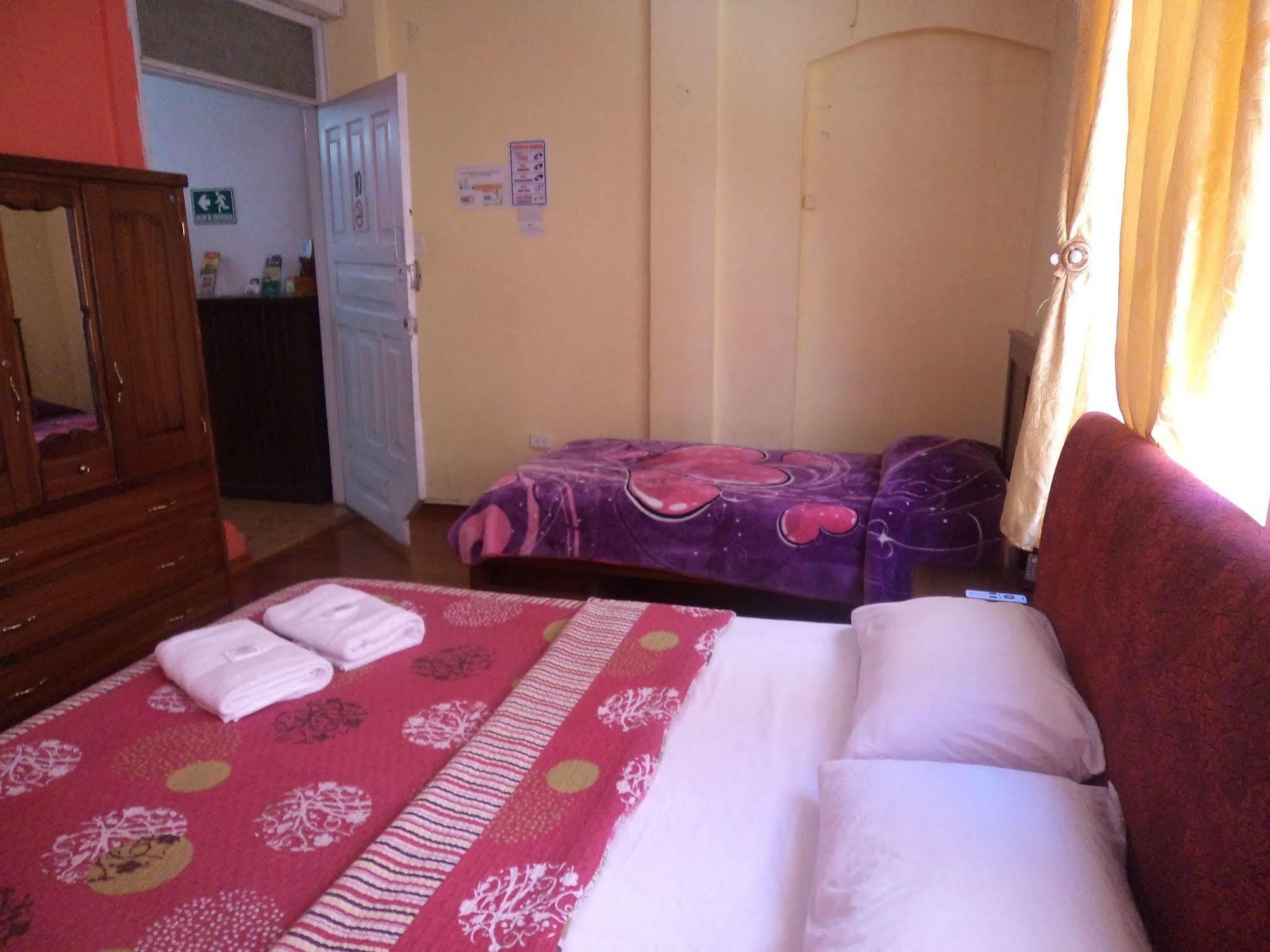 Hostal Imperial Quito Esterno foto