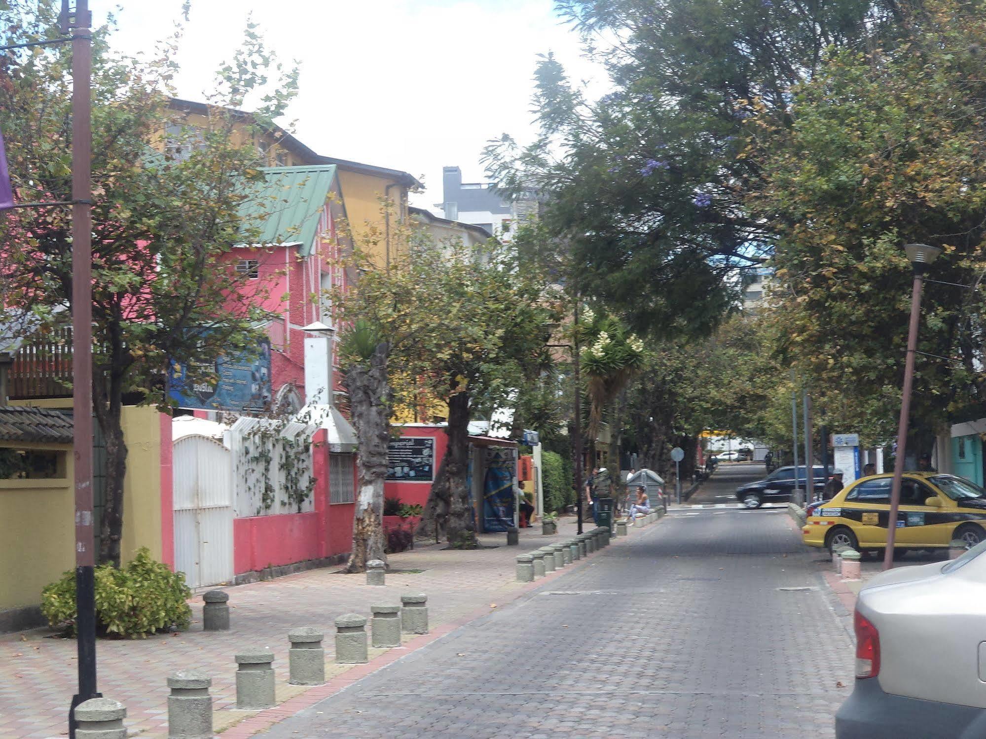 Hostal Imperial Quito Esterno foto