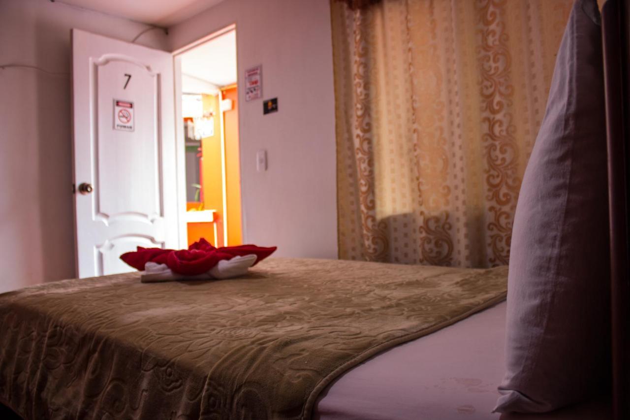 Hostal Imperial Quito Esterno foto