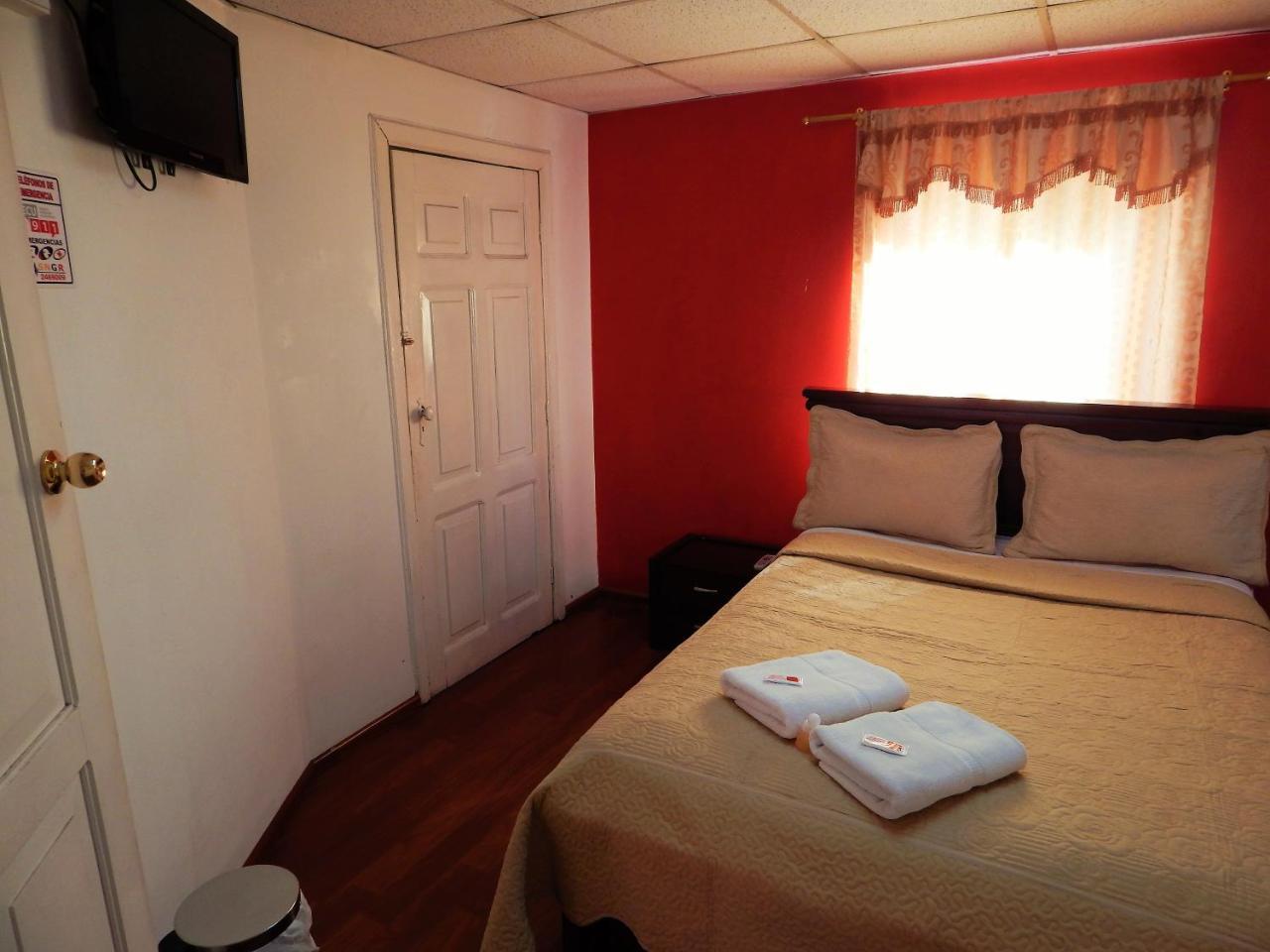 Hostal Imperial Quito Esterno foto