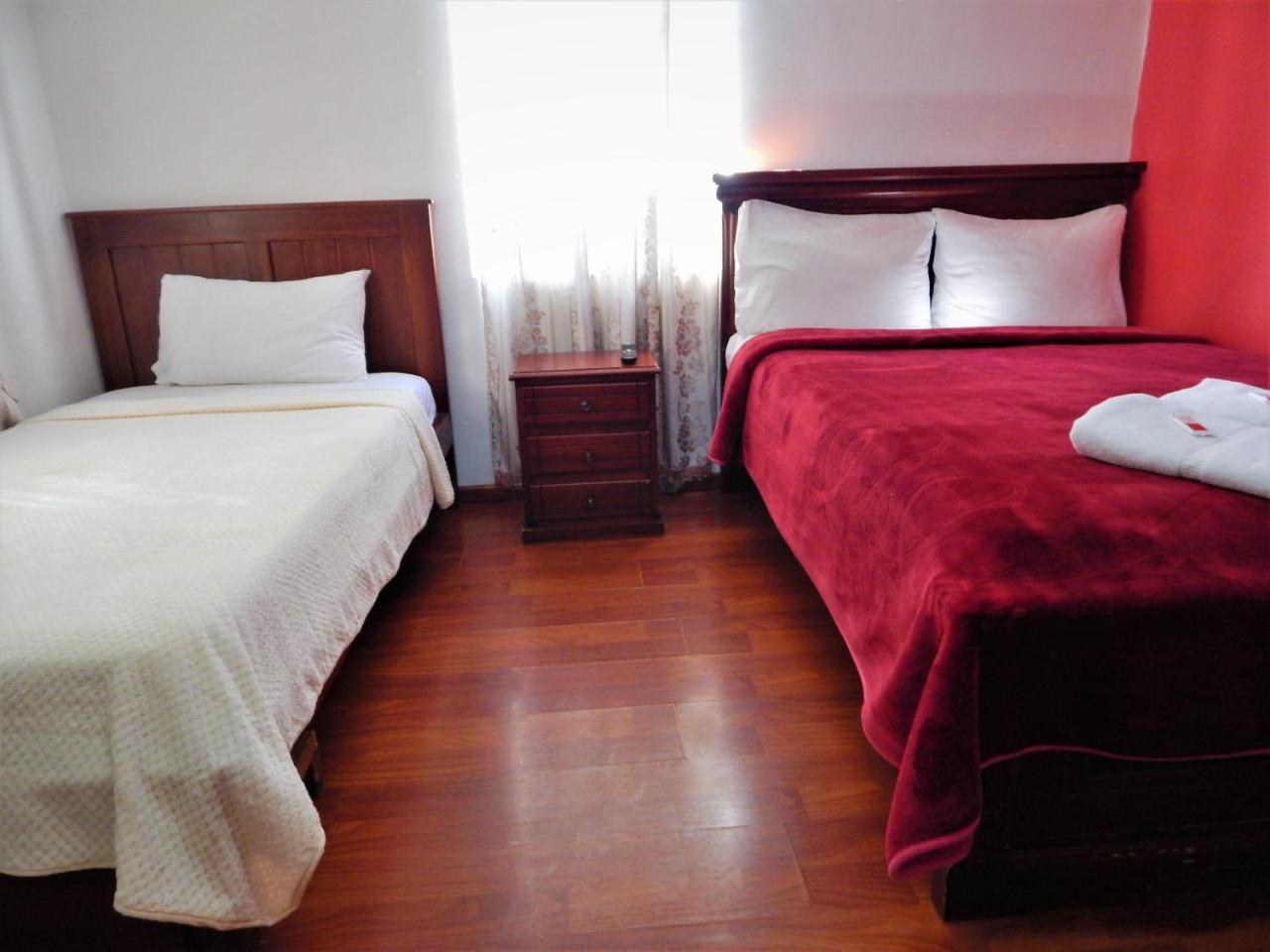 Hostal Imperial Quito Esterno foto