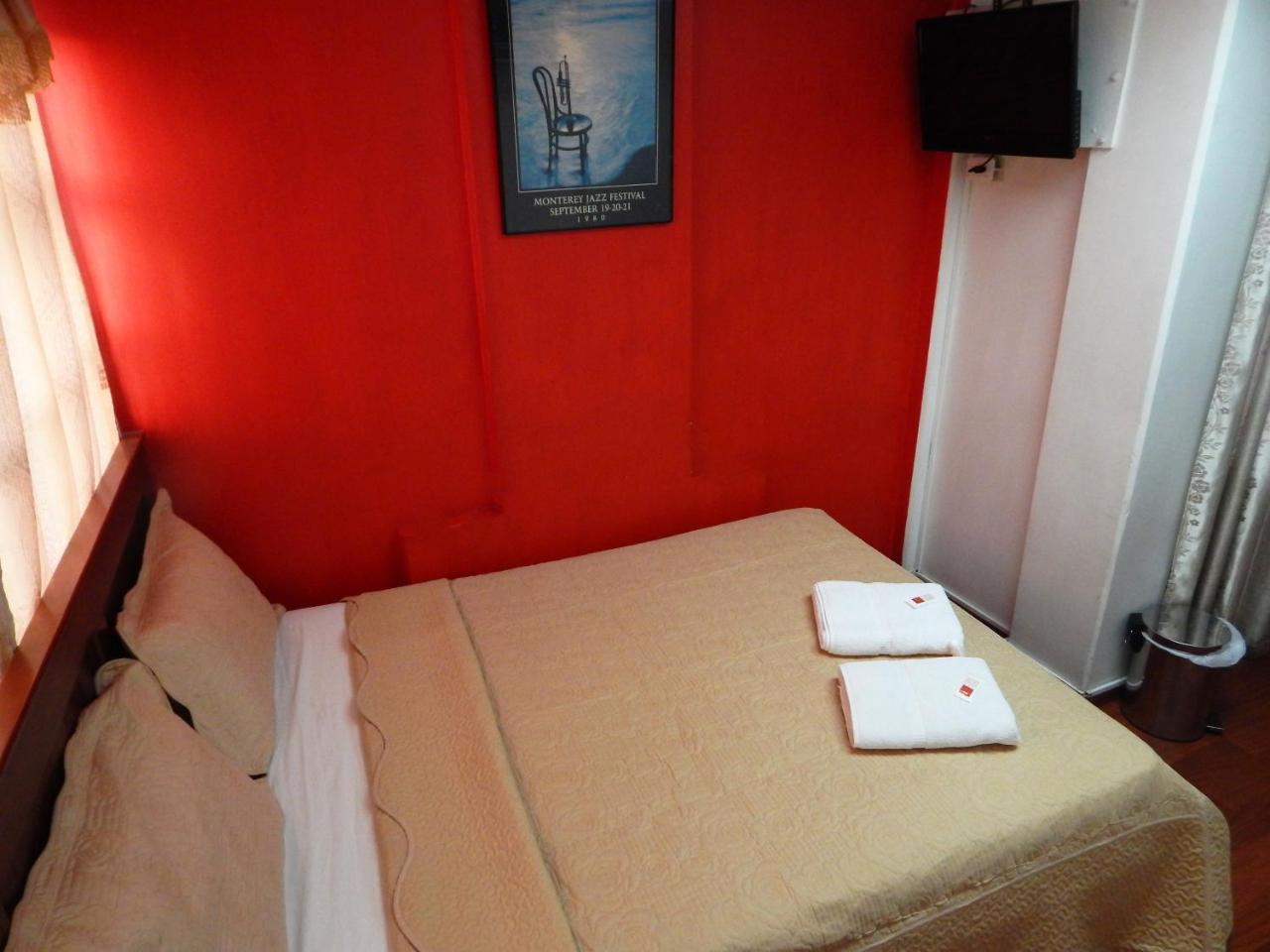 Hostal Imperial Quito Esterno foto