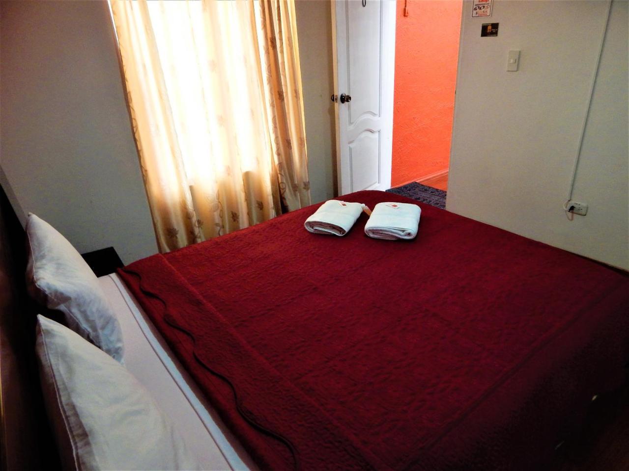Hostal Imperial Quito Esterno foto