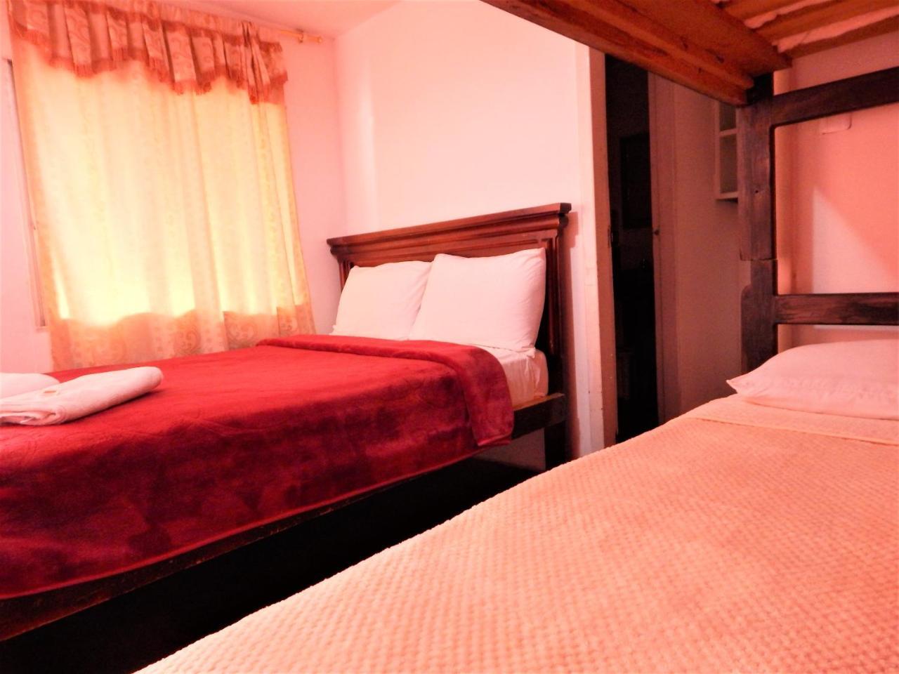 Hostal Imperial Quito Esterno foto