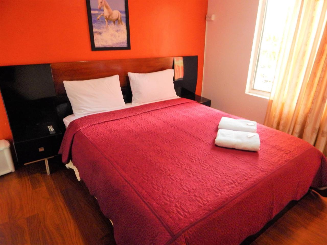 Hostal Imperial Quito Esterno foto