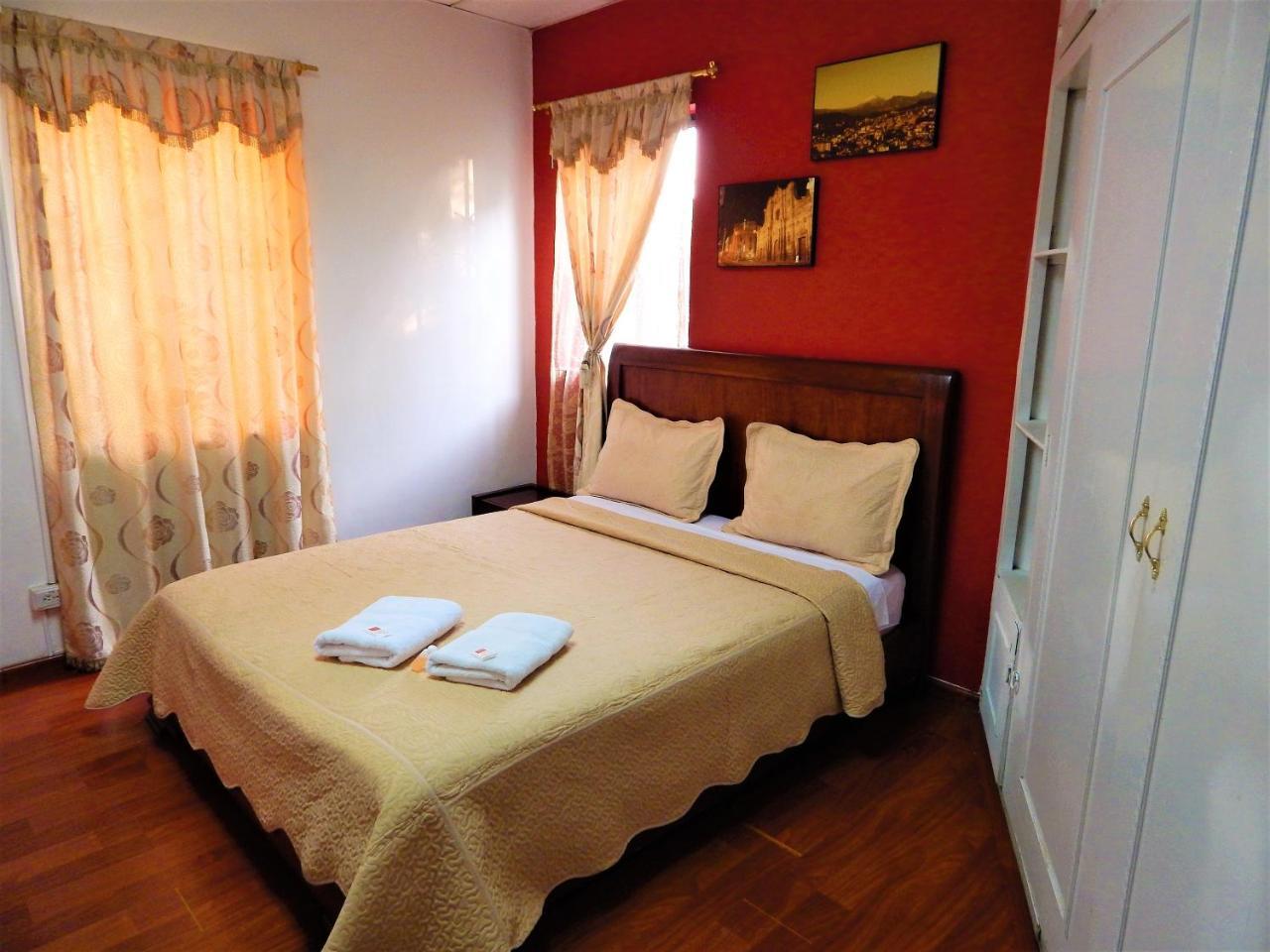 Hostal Imperial Quito Esterno foto