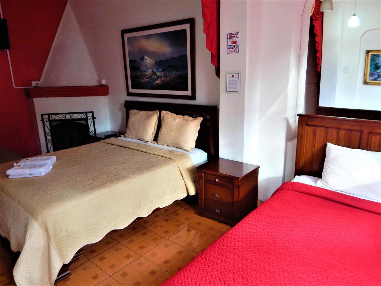 Hostal Imperial Quito Esterno foto