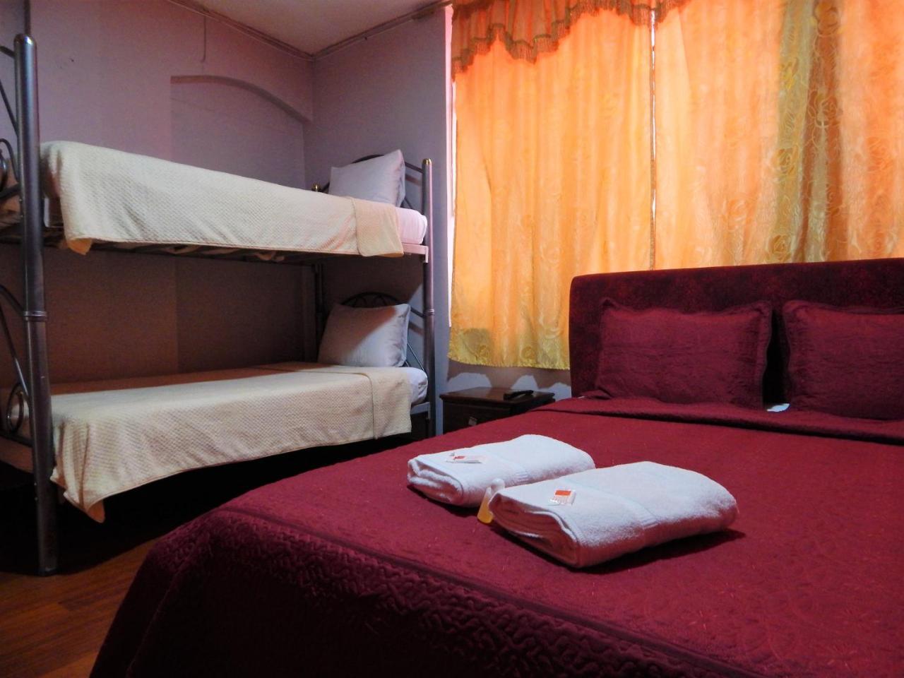 Hostal Imperial Quito Esterno foto