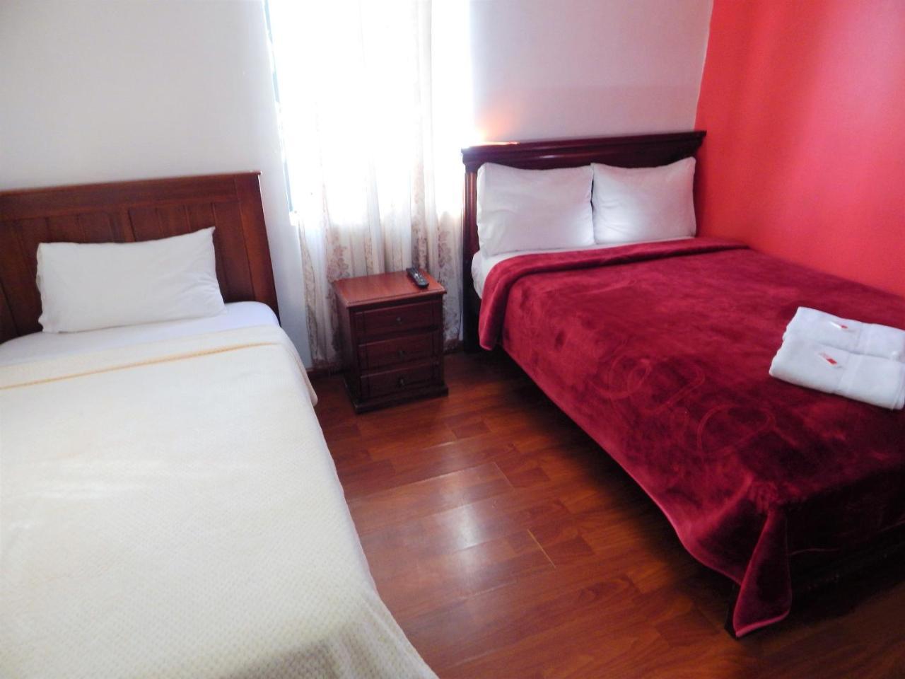 Hostal Imperial Quito Esterno foto