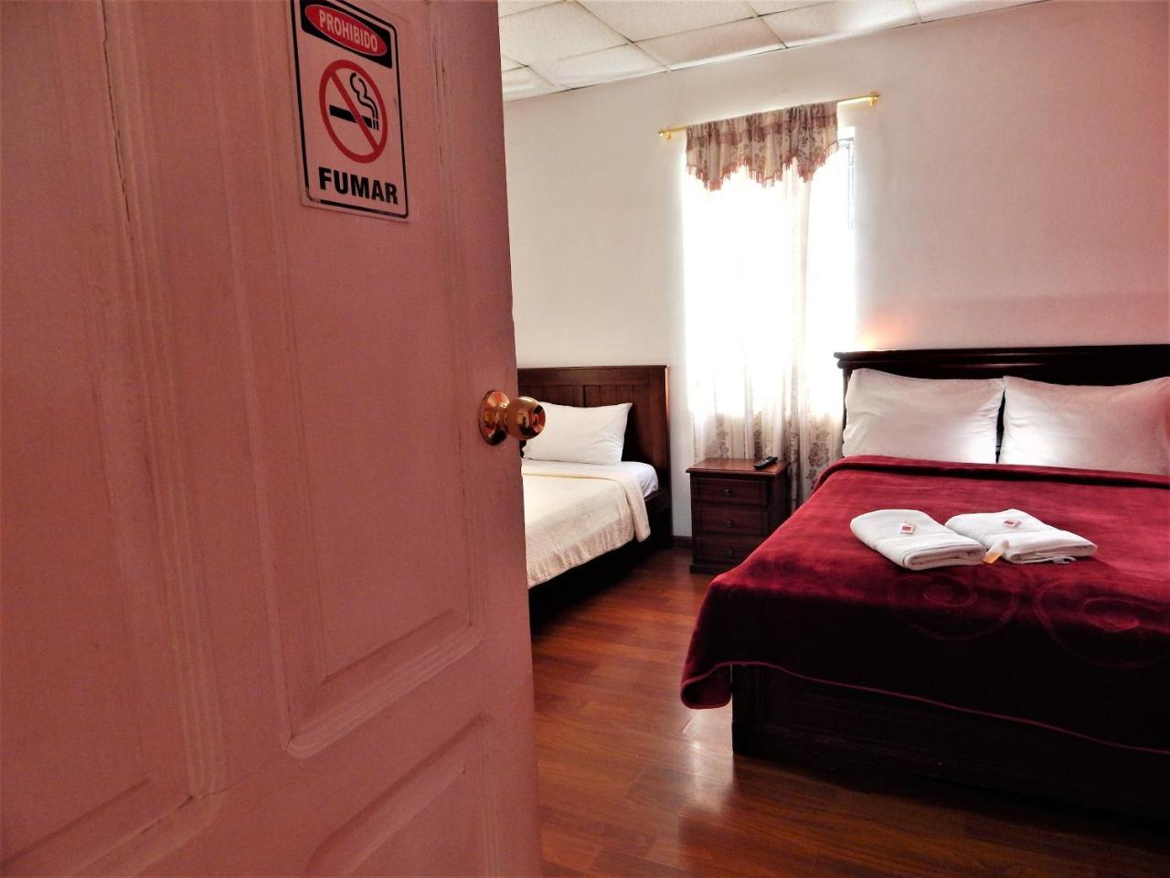 Hostal Imperial Quito Esterno foto