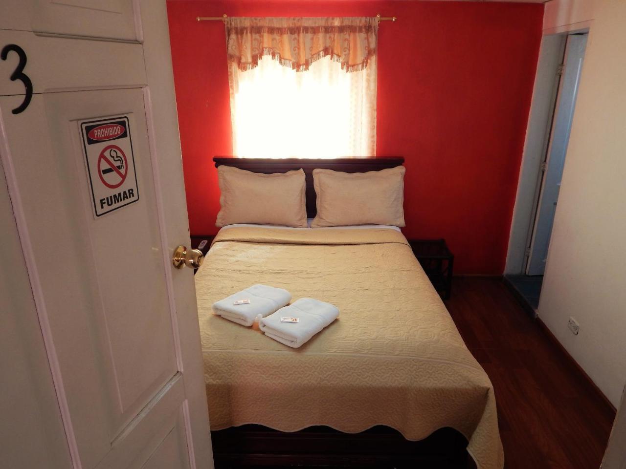 Hostal Imperial Quito Esterno foto