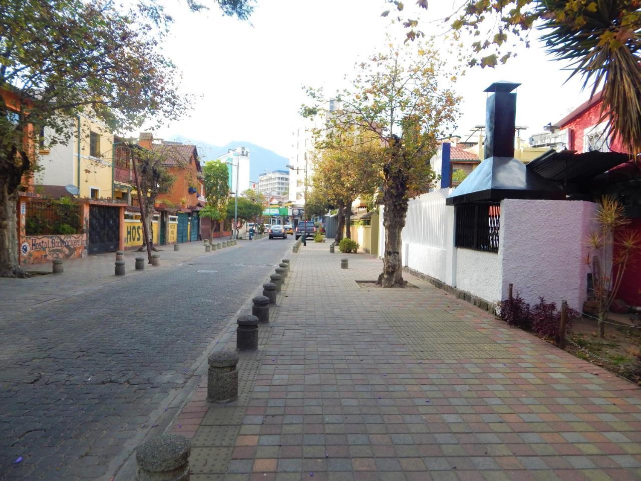 Hostal Imperial Quito Esterno foto