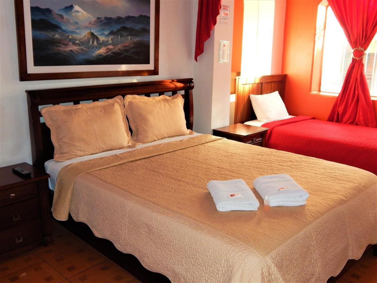 Hostal Imperial Quito Esterno foto