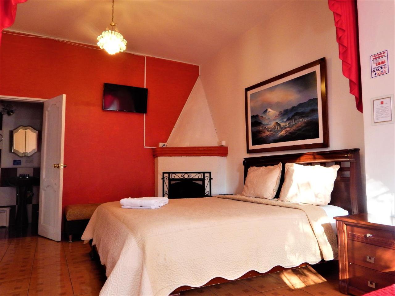 Hostal Imperial Quito Esterno foto