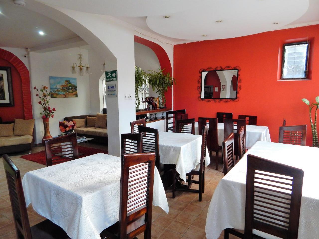 Hostal Imperial Quito Esterno foto