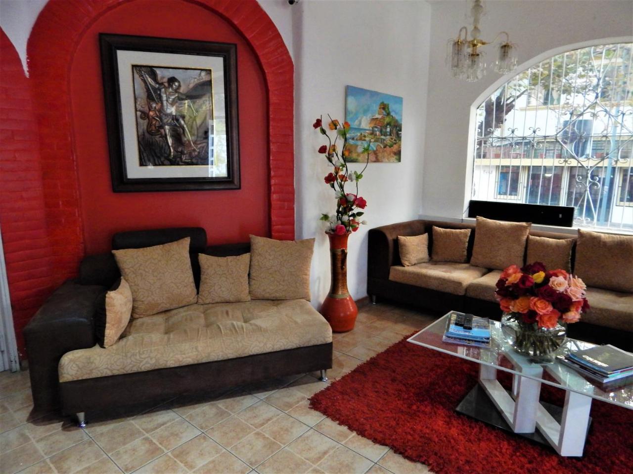 Hostal Imperial Quito Esterno foto