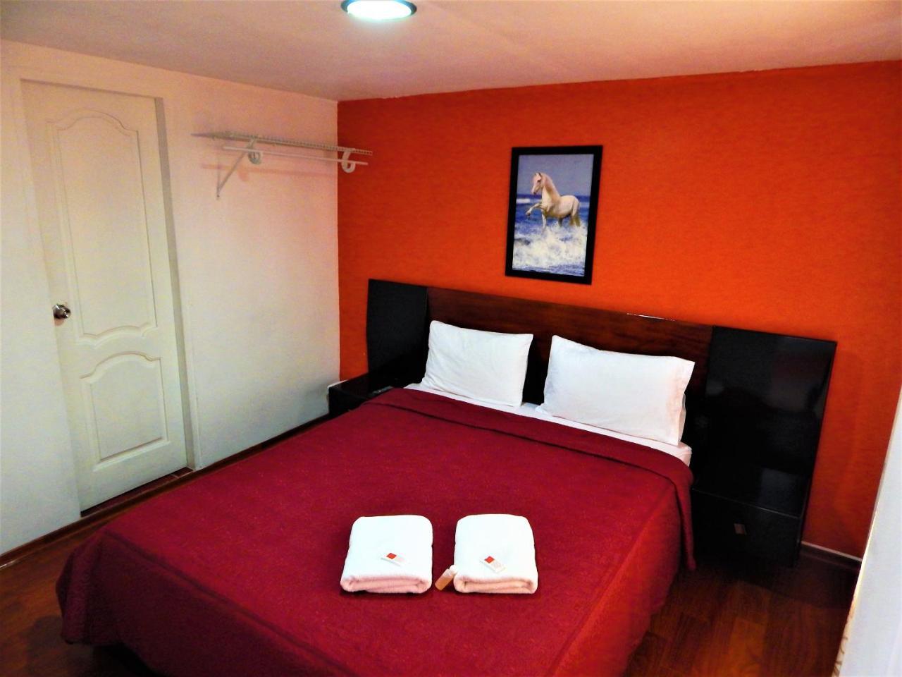 Hostal Imperial Quito Esterno foto