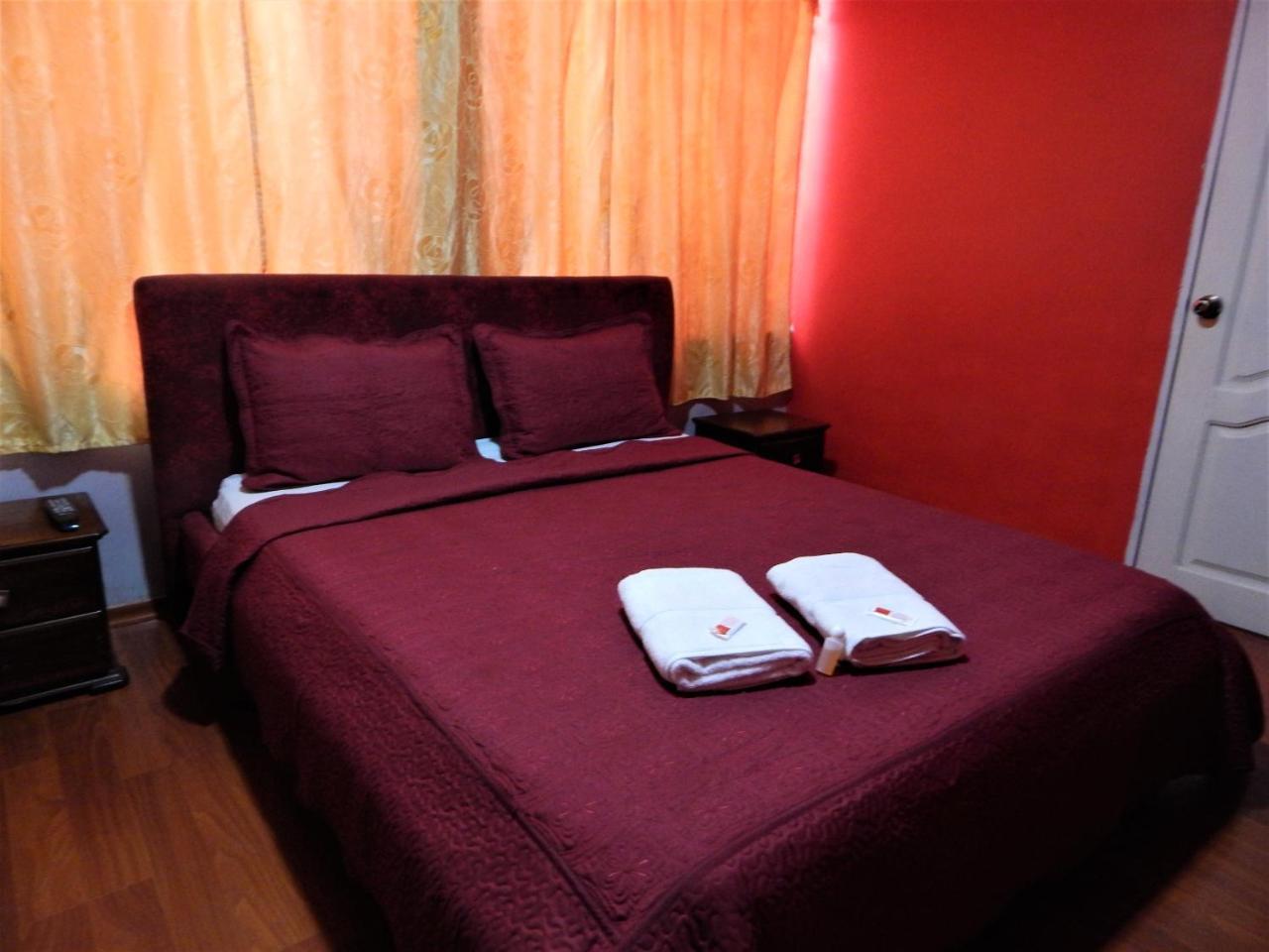 Hostal Imperial Quito Esterno foto
