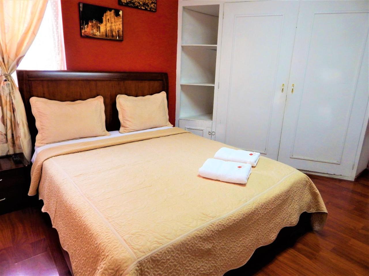 Hostal Imperial Quito Esterno foto