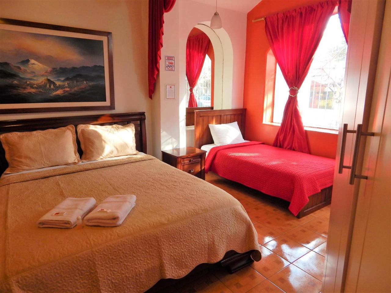 Hostal Imperial Quito Esterno foto