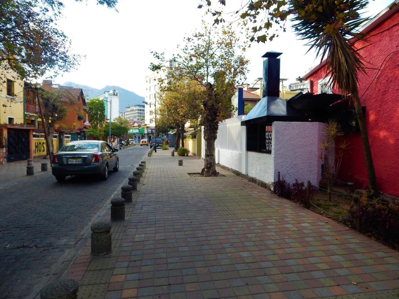 Hostal Imperial Quito Esterno foto