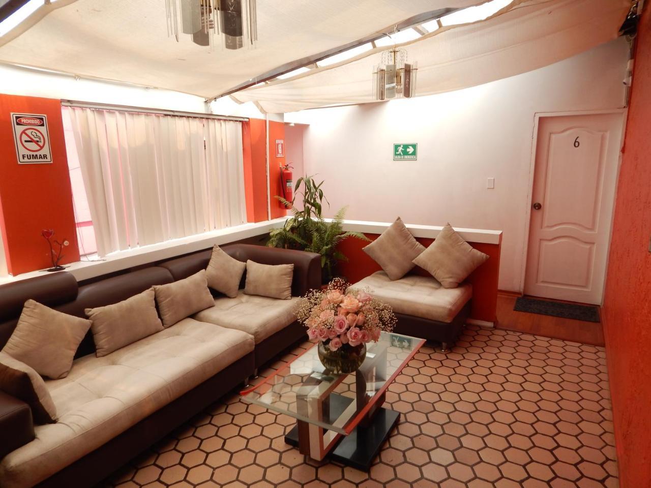 Hostal Imperial Quito Esterno foto