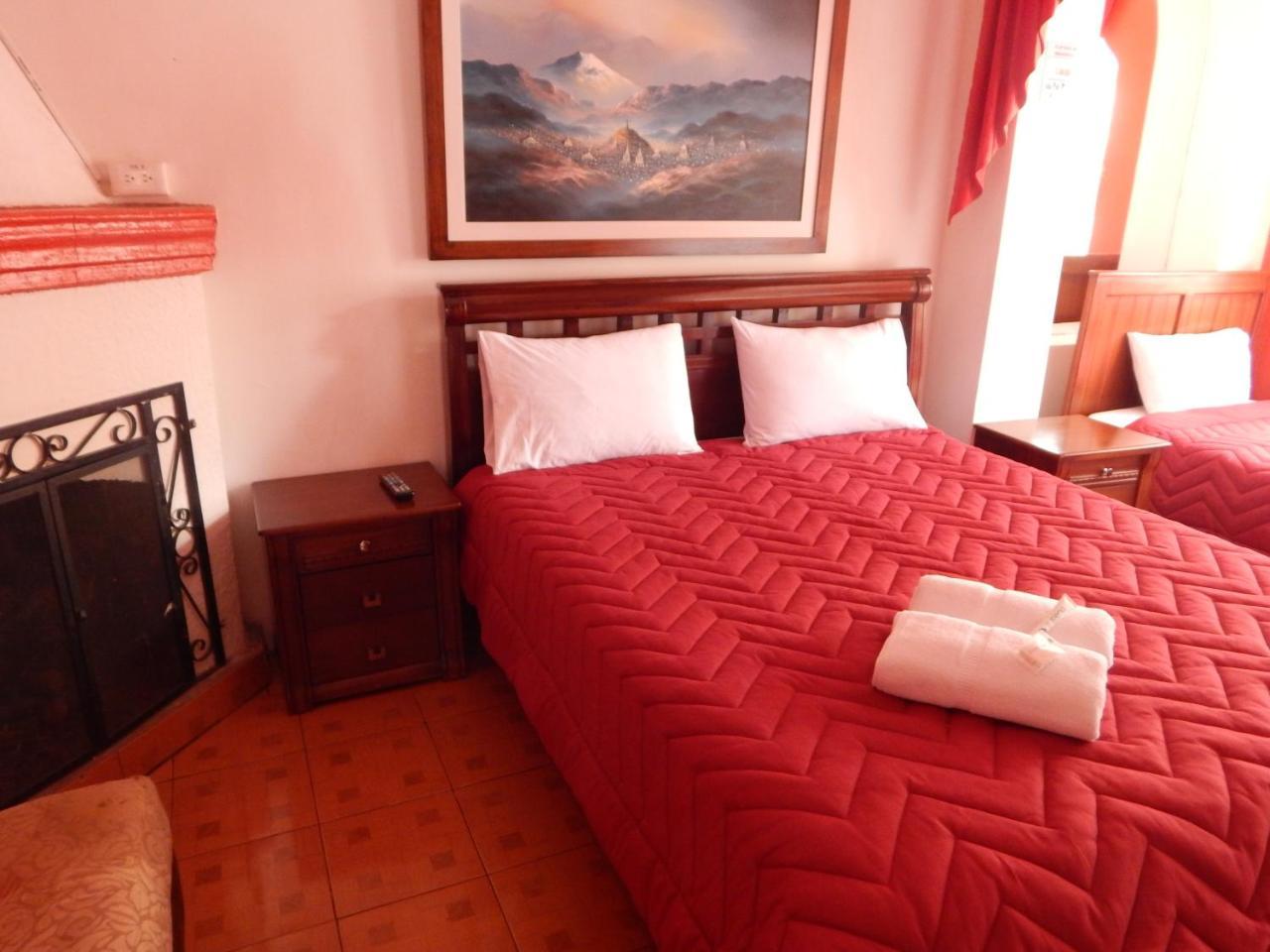 Hostal Imperial Quito Esterno foto