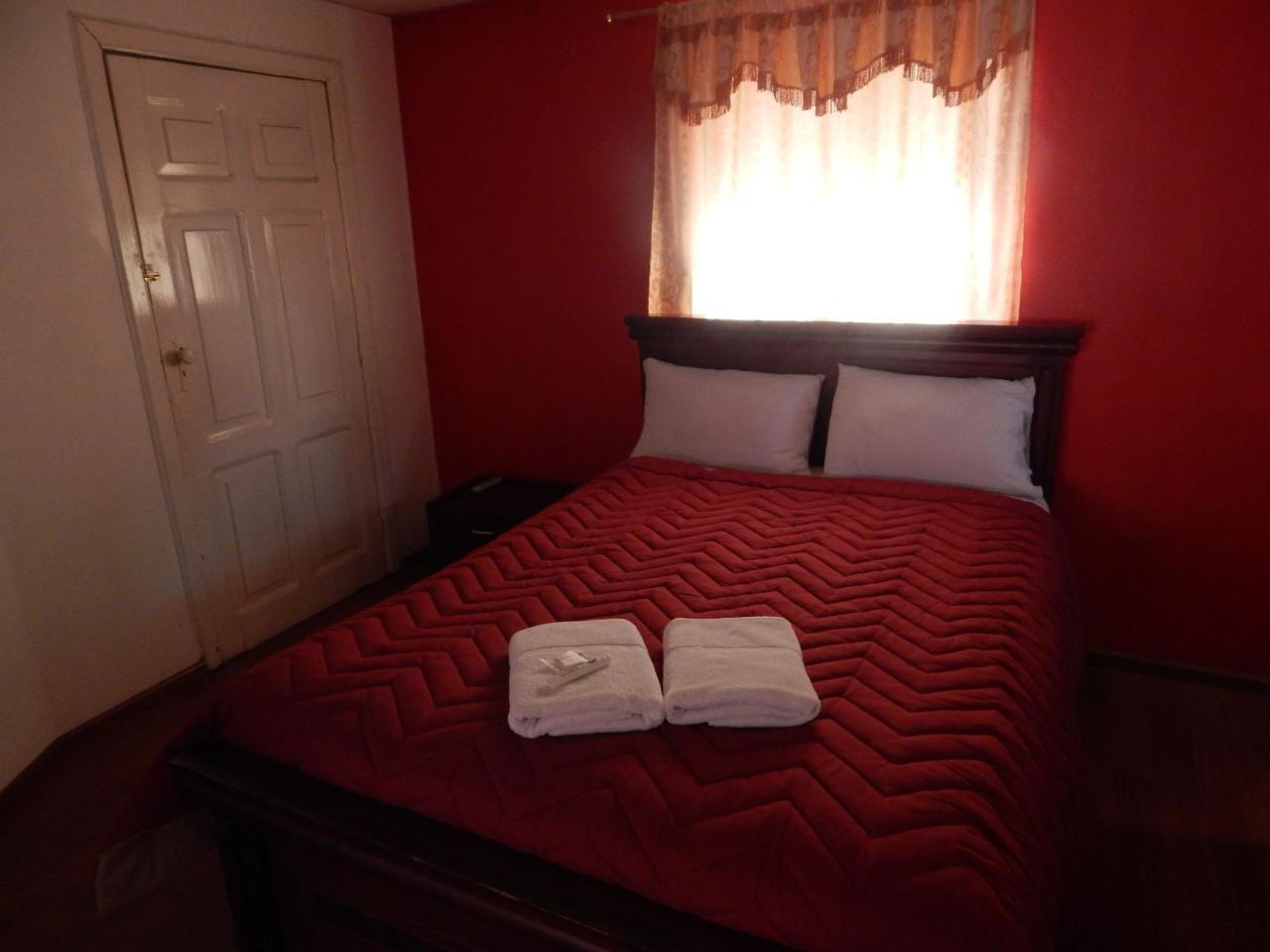 Hostal Imperial Quito Esterno foto